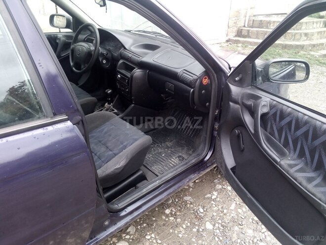 Opel Astra 1995, 180,000 km - 1.6 l - Qusar
