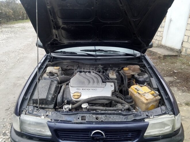 Opel Astra 1995, 180,000 km - 1.6 l - Qusar