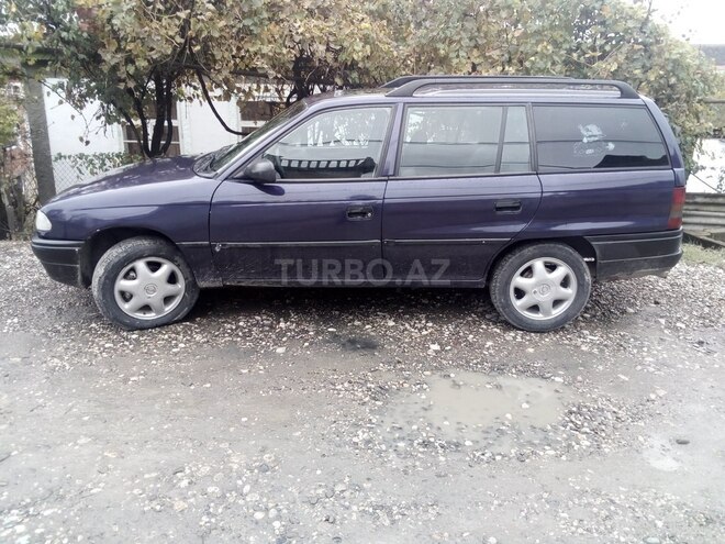 Opel Astra 1995, 180,000 km - 1.6 l - Qusar