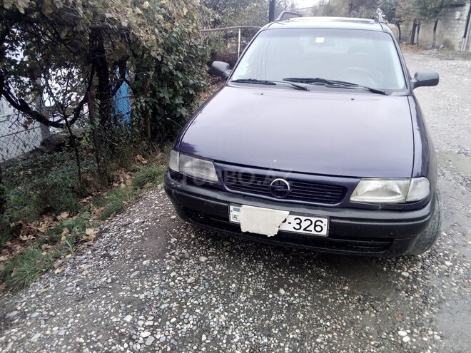 Opel Astra 1995, 180,000 km - 1.6 l - Qusar