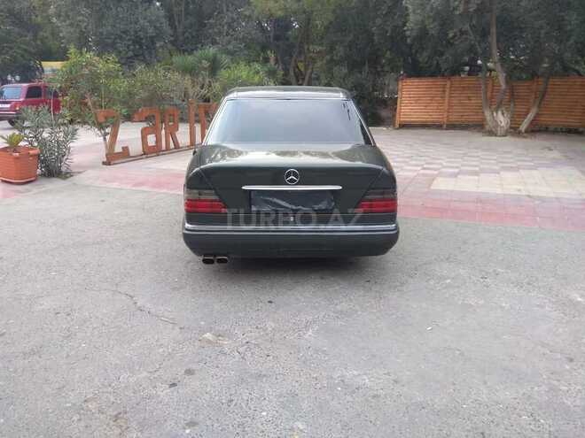 Mercedes E 220 1995, 302,000 km - 2.2 l - Bakı