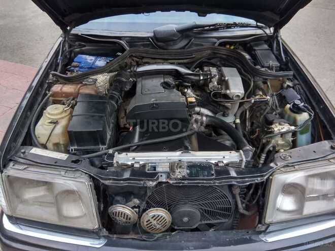 Mercedes E 220 1995, 302,000 km - 2.2 l - Bakı