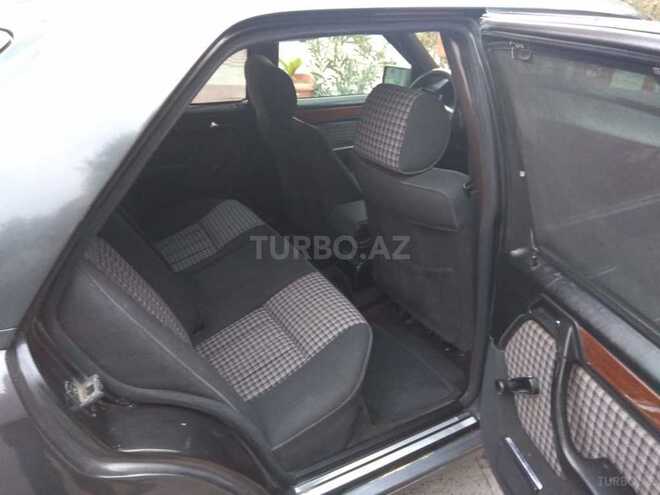 Mercedes E 220 1995, 302,000 km - 2.2 l - Bakı