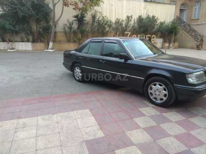 Mercedes E 220 1995, 302,000 km - 2.2 l - Bakı