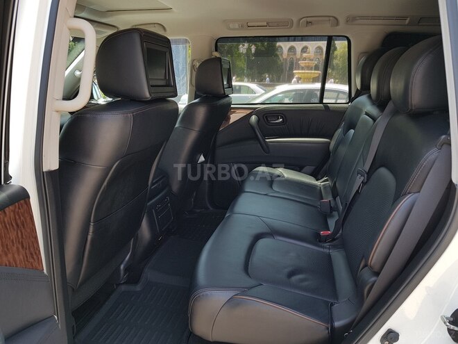 Nissan Patrol 2011, 99,000 km - 5.6 l - Bakı