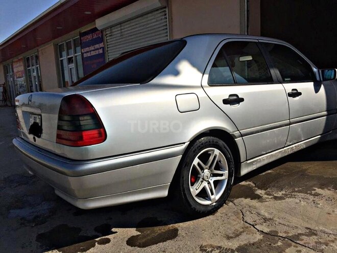 Mercedes C 200 2000, 194,000 km - 2.0 l - Bakı