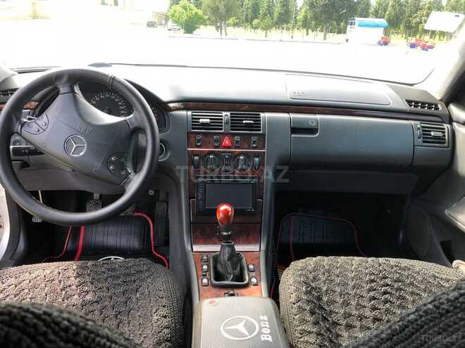 Mercedes E 200 2000, 300,000 km - 2.0 l - Masallı