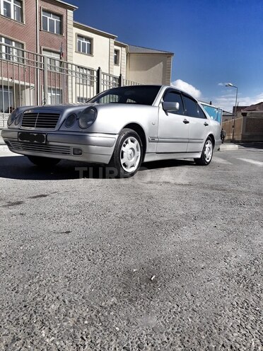 Mercedes E 230 1995, 357,000 km - 2.3 l - Bakı