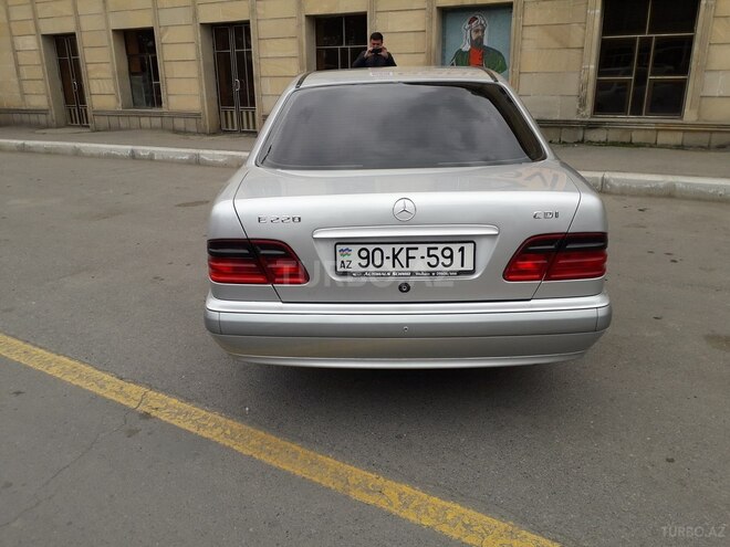 Mercedes E 220 2000, 351,000 km - 2.2 l - Gəncə