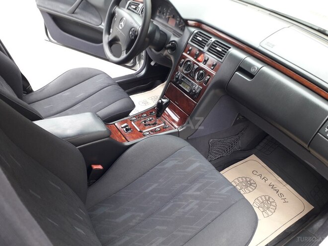 Mercedes E 220 2000, 351,000 km - 2.2 l - Gəncə
