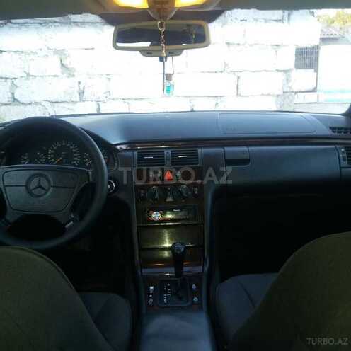 Mercedes E 230 1997, 268,000 km - 2.5 l - Bakı