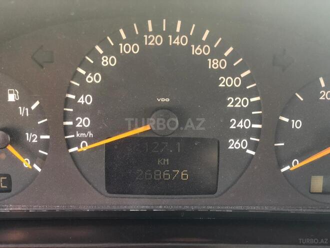 Mercedes E 220 2001, 268,676 km - 2.2 l - Bakı