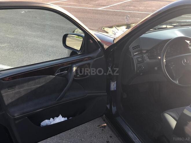 Mercedes E 220 2001, 268,676 km - 2.2 l - Bakı