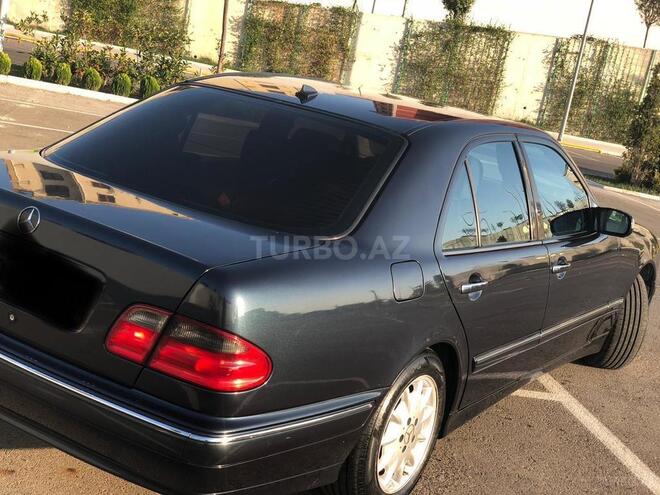 Mercedes E 220 2001, 268,676 km - 2.2 l - Bakı