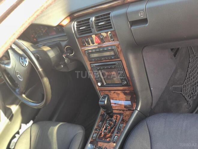 Mercedes E 220 2001, 268,676 km - 2.2 l - Bakı