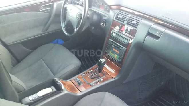 Mercedes E 220 2001, 409,300 km - 2.2 l - Bakı