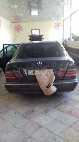 Mercedes E 220 1999, 352,000 km - 2.2 л - Bakı