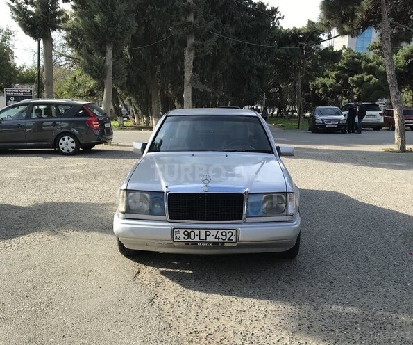 Mercedes E 200 1993, 325,000 km - 2.0 l - Bakı