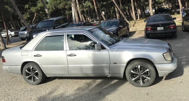 Mercedes E 200 1993, 325,000 km - 2.0 l - Bakı