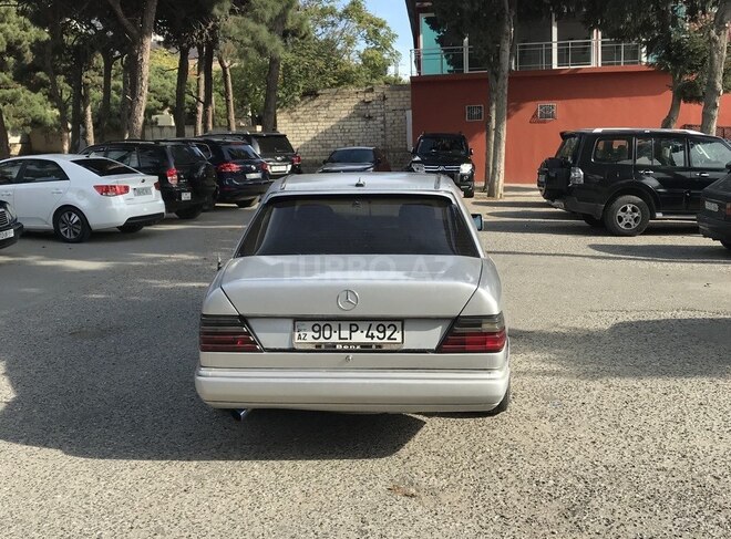 Mercedes E 200 1993, 325,000 km - 2.0 l - Bakı