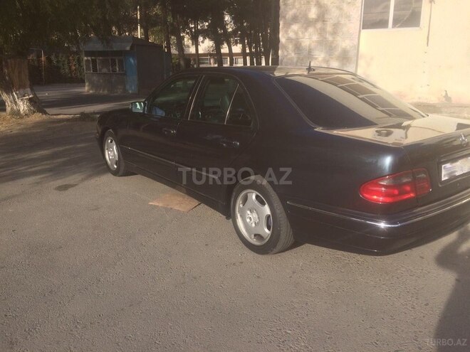 Mercedes E 220 1999, 324,000 km - 2.2 l - Sumqayıt
