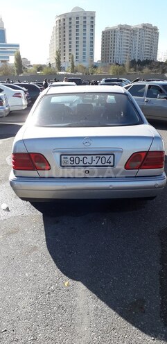 Mercedes E 240 1999, 3,000,001 km - 2.4 l - Bakı