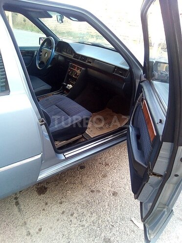 Mercedes E 230 1992, 239,900 km - 2.3 l - Sumqayıt