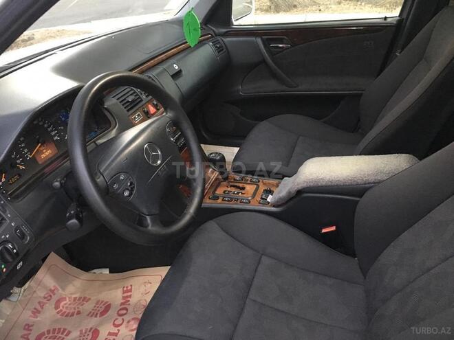 Mercedes E 220 1999, 293,000 km - 2.2 l - Sumqayıt