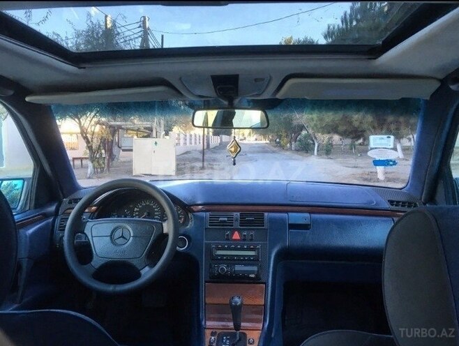 Mercedes E 200 1998, 265,000 km - 2.0 l - Sumqayıt