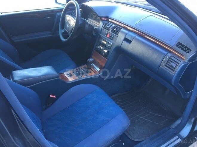 Mercedes E 200 1998, 265,000 km - 2.0 l - Sumqayıt