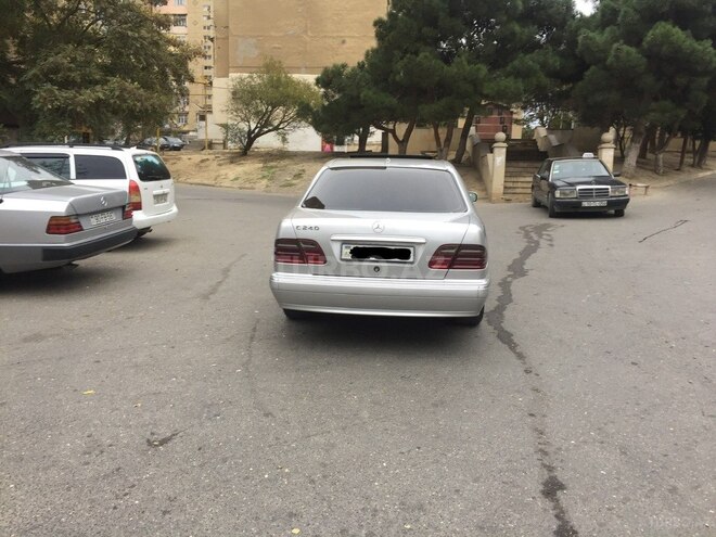 Mercedes E 240 2000, 197,000 km - 2.4 l - Bakı
