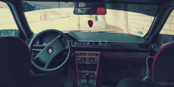 Mercedes E 200 1988, 80,000 km - 2.0 л - Salyan