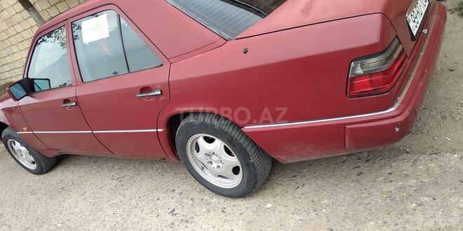 Mercedes E 200 1988, 80,000 km - 2.0 л - Salyan