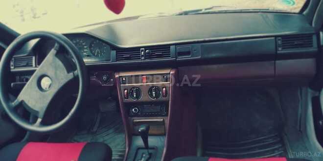 Mercedes E 200 1988, 80,000 km - 2.0 л - Salyan