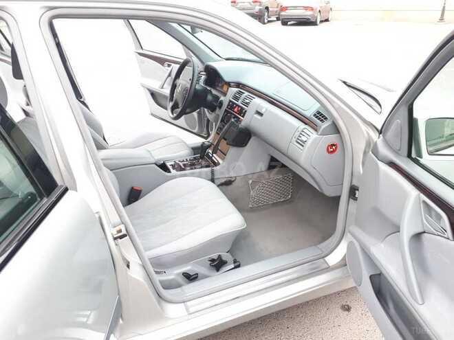Mercedes E 240 1999, 291,523 km - 2.6 л - Bakı