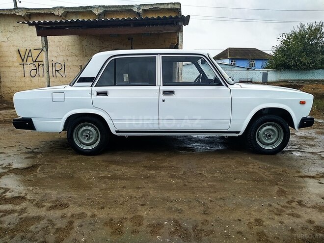 LADA (VAZ) 2107 2008, 345,069 km - 1.6 l - Salyan