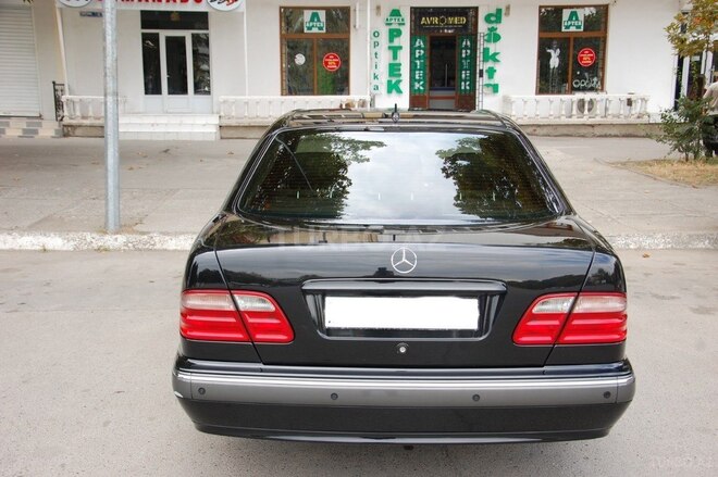 Mercedes E 200 2001, 136,000 km - 2.0 л - Mingəçevir