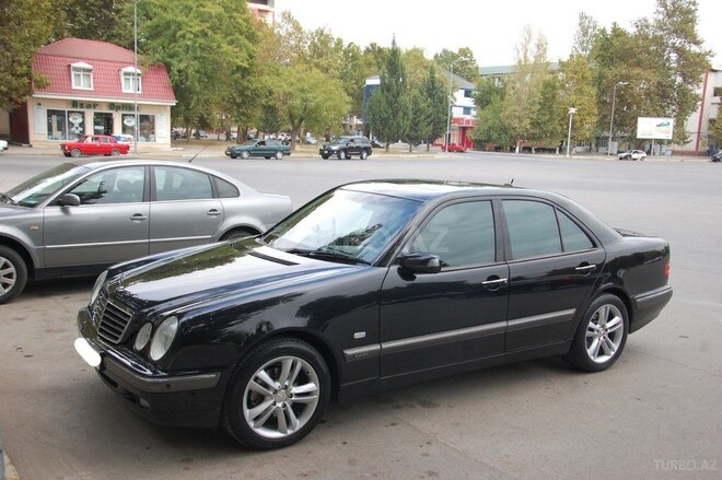 Mercedes E 200 2001, 136,000 km - 2.0 л - Mingəçevir