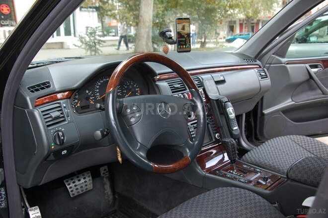 Mercedes E 200 2001, 136,000 km - 2.0 л - Mingəçevir