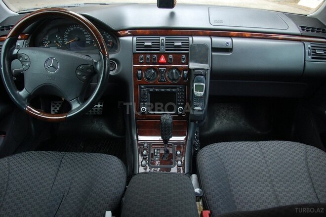 Mercedes E 200 2001, 136,000 km - 2.0 л - Mingəçevir