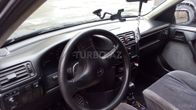 Opel Vectra 1995, 401,000 km - 1.5 l - Bakı