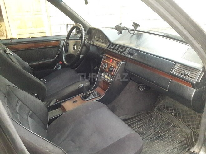 Mercedes E 220 1990, 280,000 km - 2.2 л - Cəlilabad