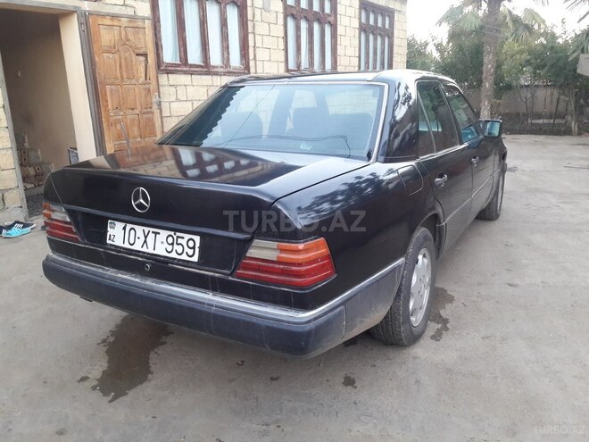 Mercedes E 220 1990, 280,000 km - 2.2 л - Cəlilabad