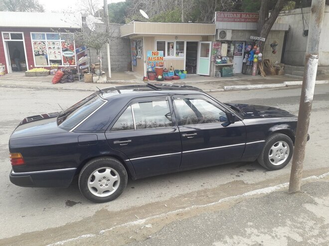 Mercedes E 220 1993, 250,000 km - 2.2 l - Sumqayıt