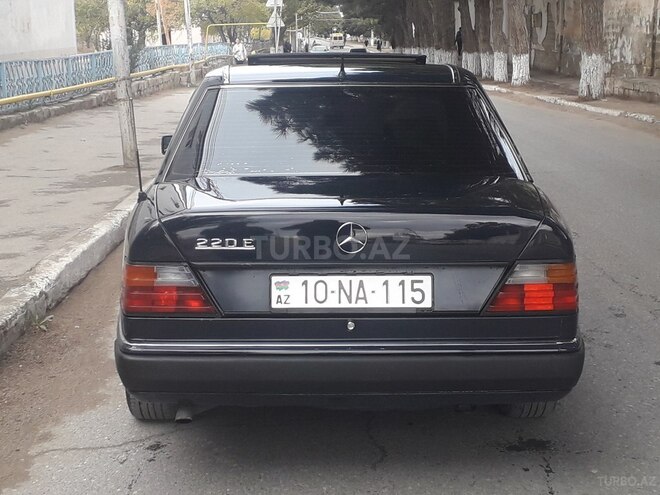 Mercedes E 220 1993, 250,000 km - 2.2 l - Sumqayıt