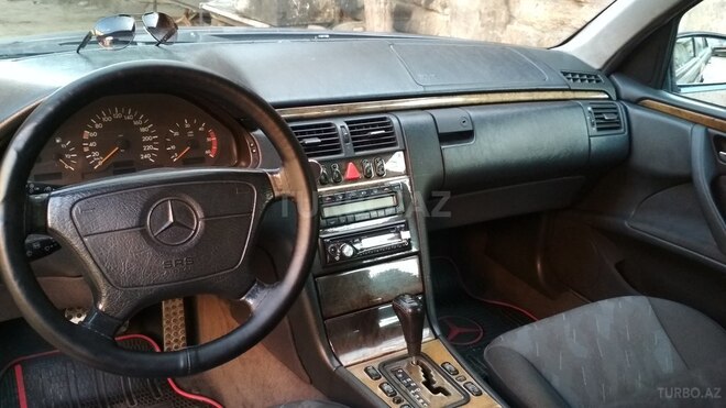 Mercedes E 220 1999, 327,499 km - 2.2 l - Bakı