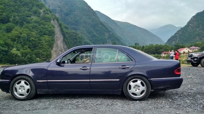 Mercedes E 220 1999, 327,499 km - 2.2 l - Bakı