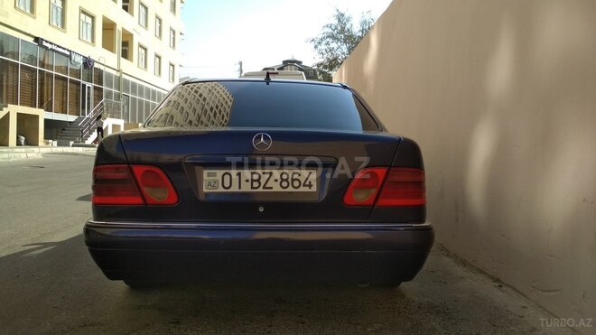 Mercedes E 220 1999, 327,499 km - 2.2 l - Bakı