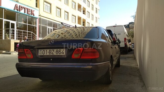 Mercedes E 220 1999, 327,499 km - 2.2 l - Bakı