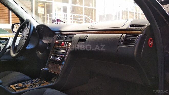 Mercedes E 220 1999, 327,499 km - 2.2 l - Bakı